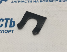 Скоба (фиксатор троса кпп) на Hyundai HD - 437275A001
