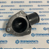Крышка корпуса термостата (Г-обр. патрубок) ISF2.8 на Газель Некст - 5263134