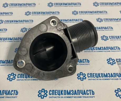 Крышка корпуса термостата (Г-обр. патрубок) ISF2.8 на Газель Некст - 5263134