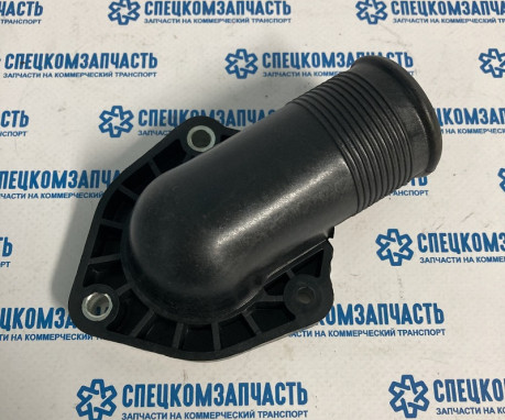 Крышка корпуса термостата (Г-обр. патрубок) ISF2.8 на Газель Некст - 5263134