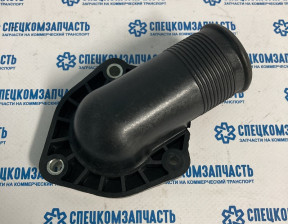 Крышка корпуса термостата (Г-обр. патрубок) ISF2.8 на Газель Некст - 5263134
