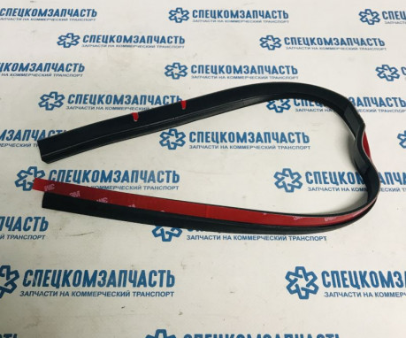 Уплотнитель двери боковой нижний на Hyundai HD - 821605H003