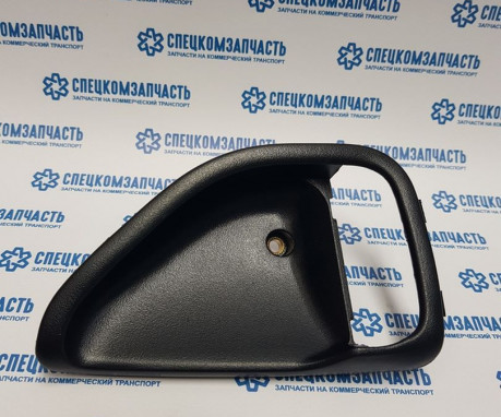 Окантовка внутренней левой ручки на Hyundai HD - 823115H001