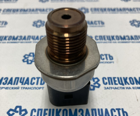 Датчик давления на топл.рампе (с торца) на Хендай Портер 2 - 9307Z528A
