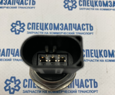 Датчик давления на топл.рампе (с торца) на Хендай Портер 2 - 9307Z528A
